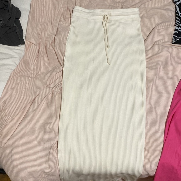 Zara Ribbed Skirt 🤍 - Picture 3 of 3